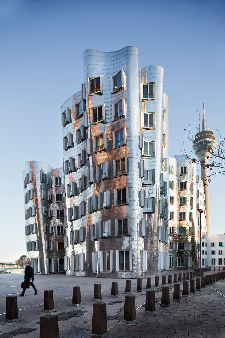 Düsseldorf, "tanzende Bürotürme", Frank Gehry, Neuer Zollhof