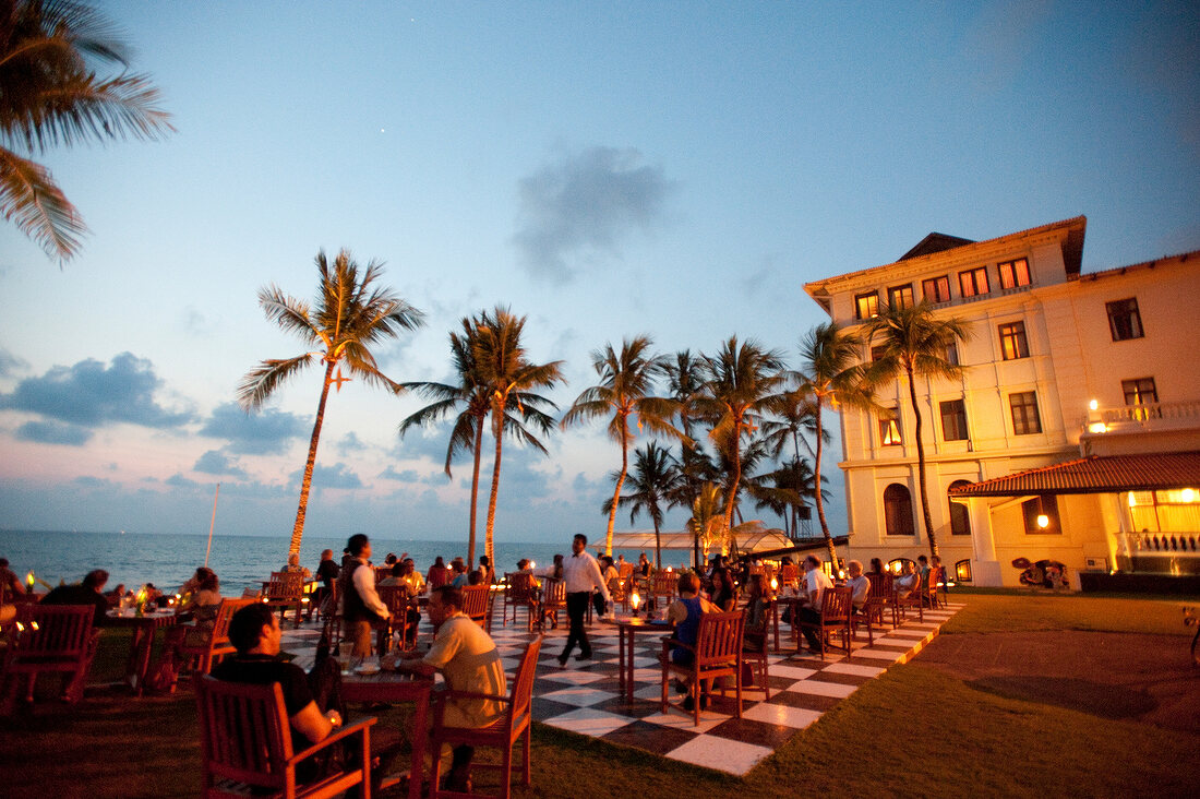 Sri Lanka, Colombo, Galle Face Hotel Terrasse, Indischer Ozean, abends