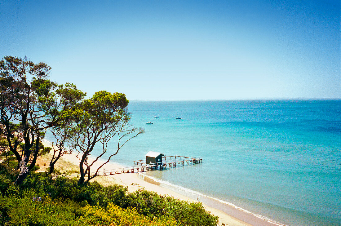 Strand der Morington-Halbinsel, nahe Melbourne, Traumstrand, Steg, Haus