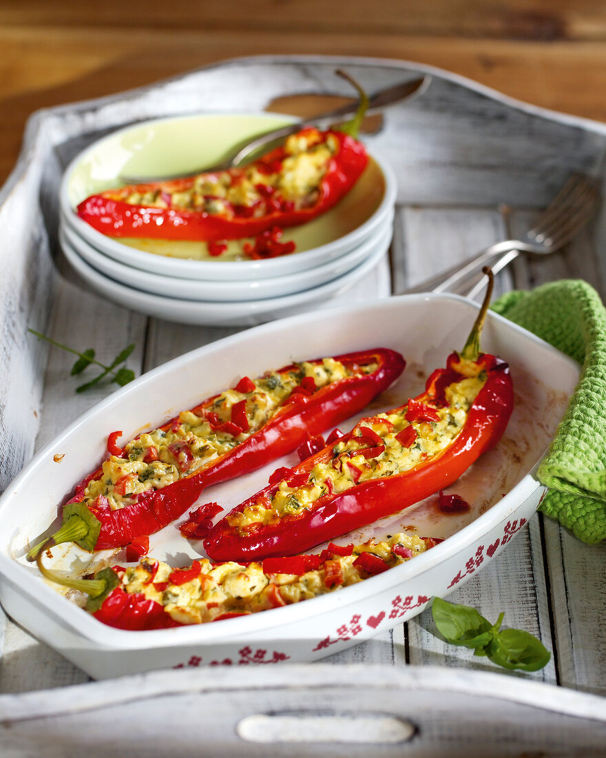 Landküche, Gefüllte Spitz- paprika mit Schafskäsecreme