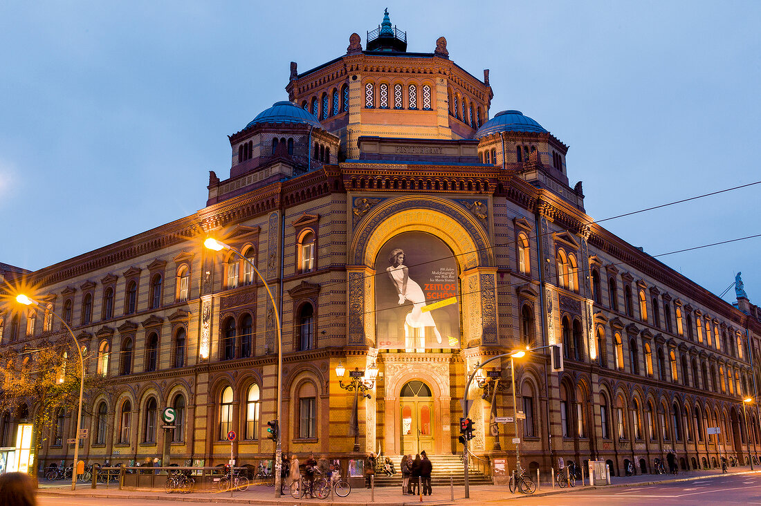 Berlin, Mitte, Oranienburger Straße, C/O Berlin, Lichter