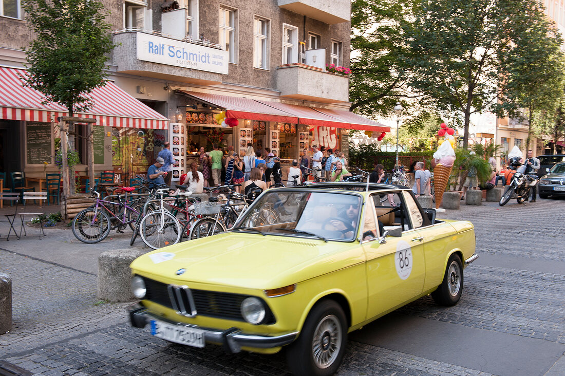 Yellow car in front of ice cream shop in Wrangelkiez, Falckensteinstra�e, Berlin, Germany