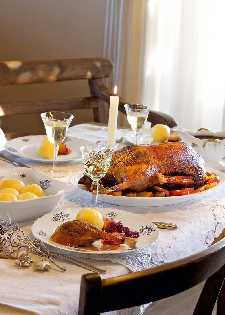 Landküche, Gans mit QuittenRotkohl und Kartoffelknödeln