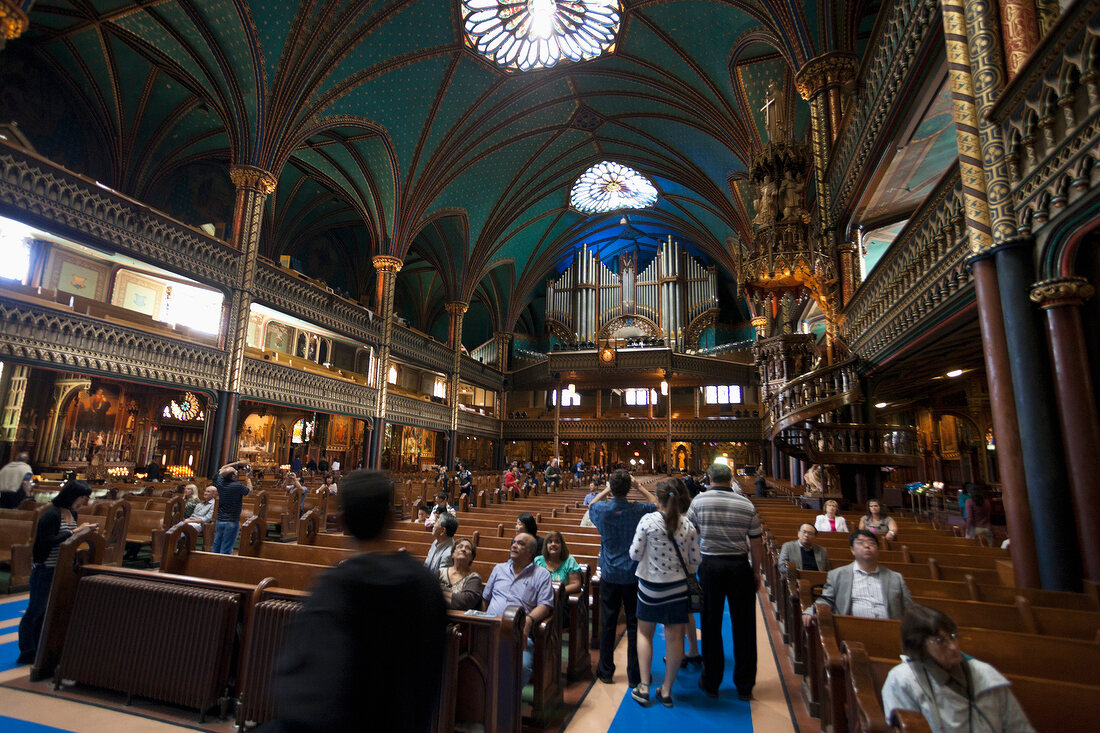 Kanada, Montreal, Basilika Notre- Dame, Kirchenschiff, Menschen