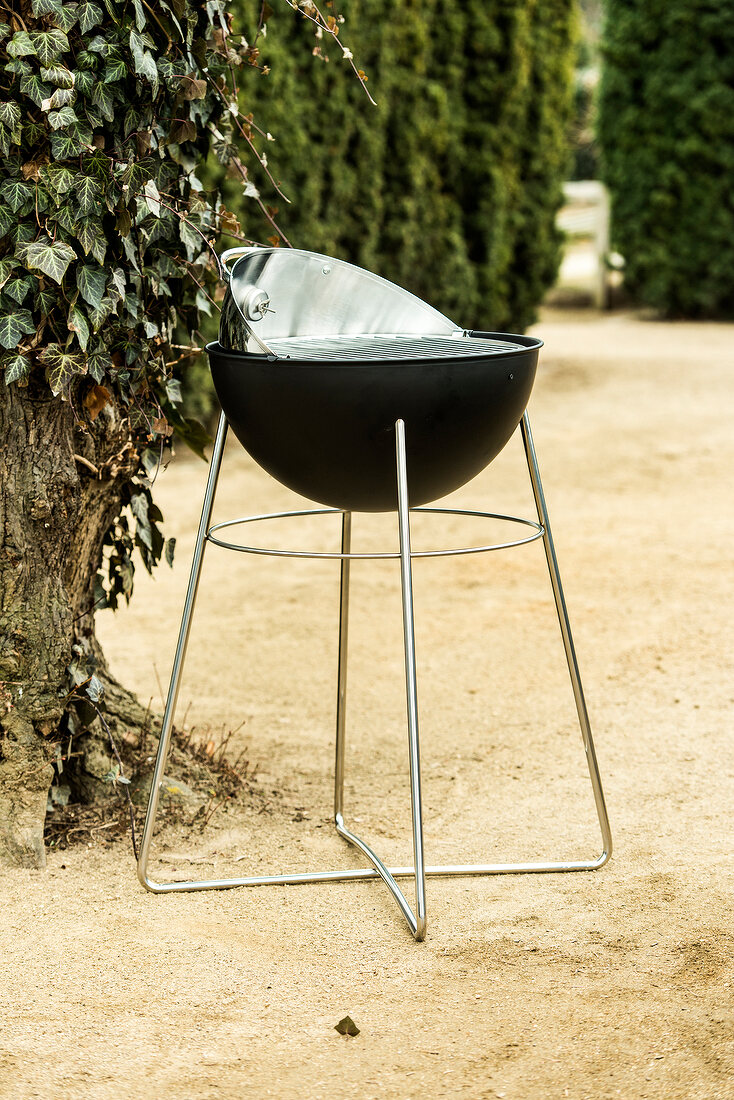 Round kettle grill
