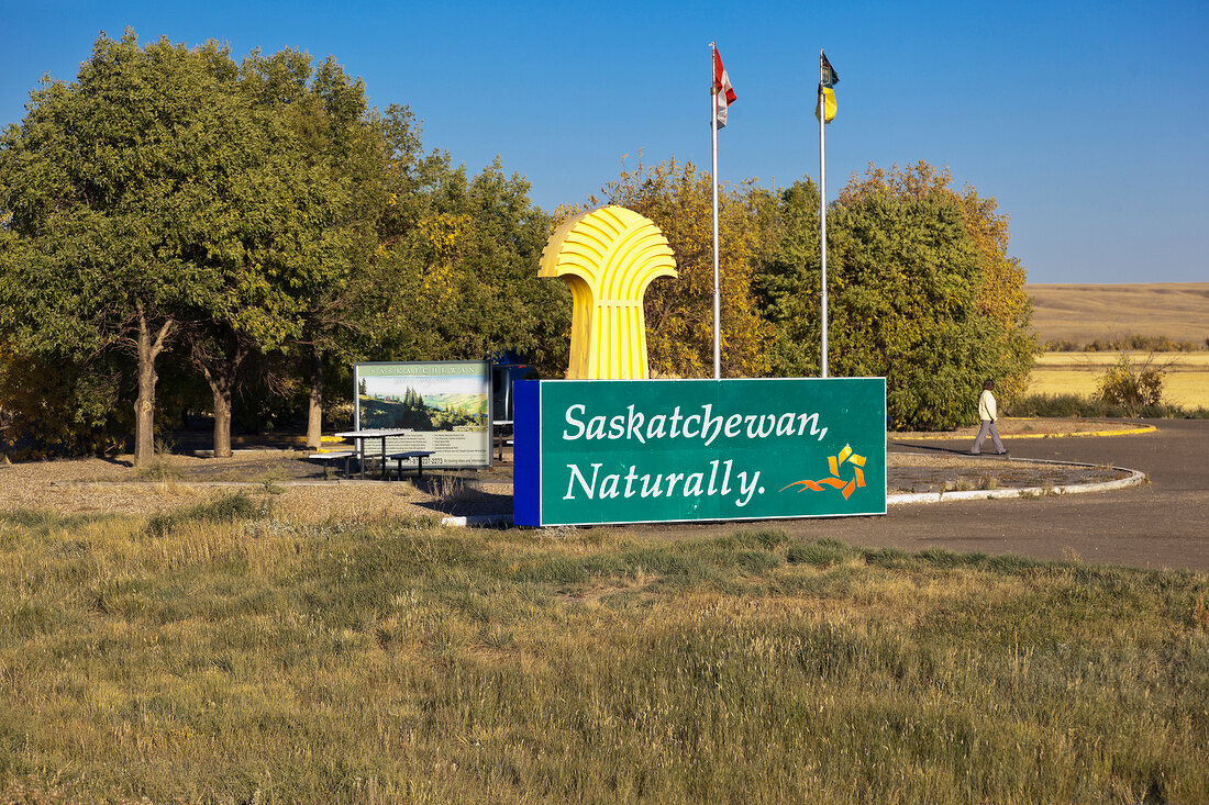 Saskatchewan sign board on Alberta and Saskatchewan border, Saskatchewan, Canada