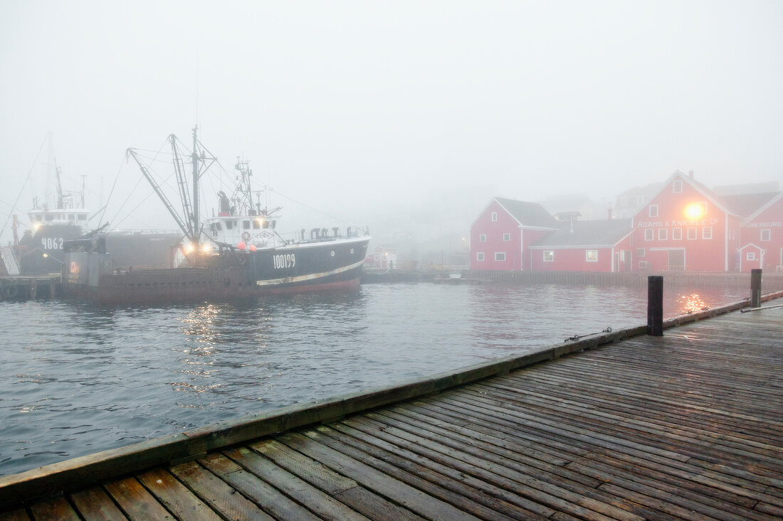 Kanada, Nova Scotia, Lunenburg, Hafen, Morgenlicht, Nebel, Schiff
