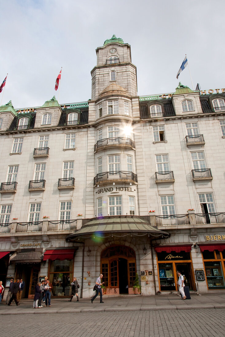 Norwegen, Oslo, Grand Hotel, Eingang , Front, Außenansicht