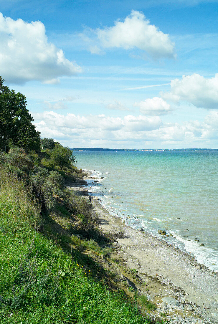 Ostseeküste: Lübecker Bucht, Meer, Spaziergänger