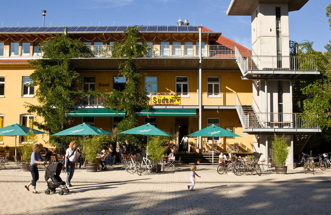 Freiburg, Quartier Vauban, Café, Restaurant,  Alfred-Döblin-Platz
