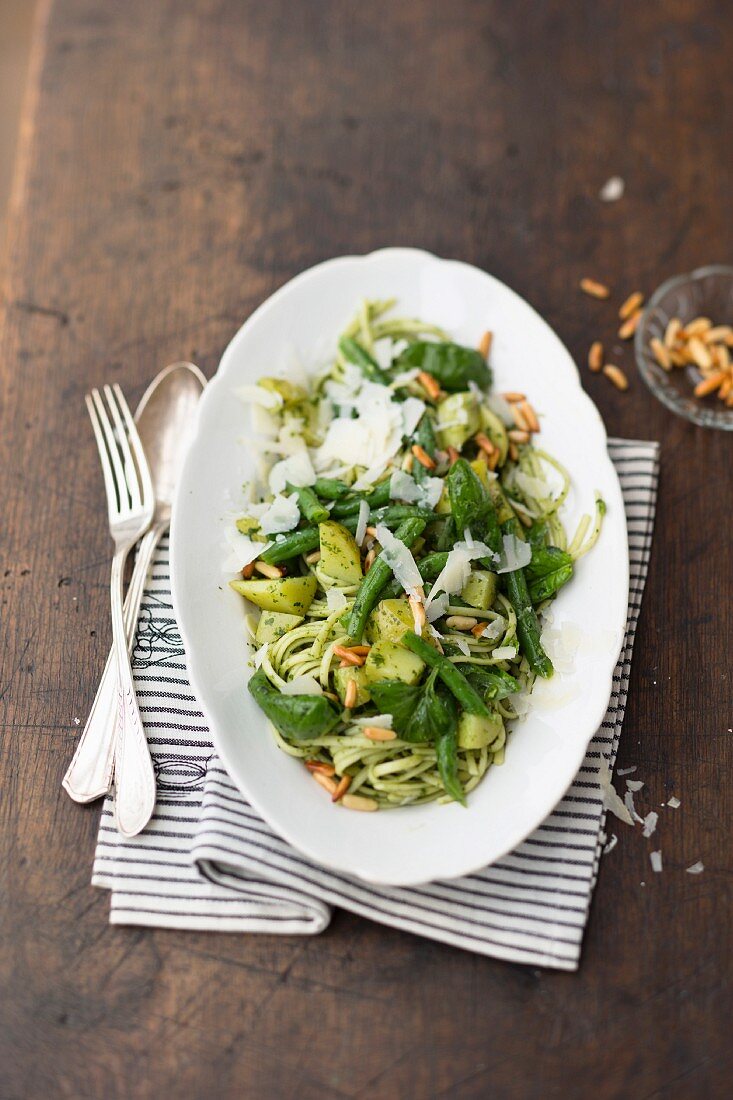 Pasta Genovese (linguine with pesto, potatoes and beans, Italy)