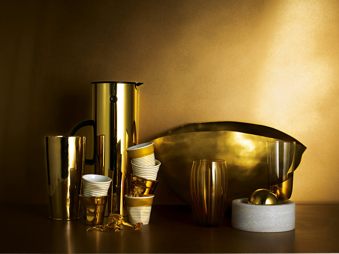 Goldenes Geschirr, Kaffeebecher, Shaker, Thermoskanne