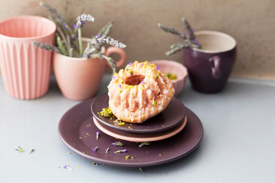 Himbeer-Lavendel-Minigugelhupf