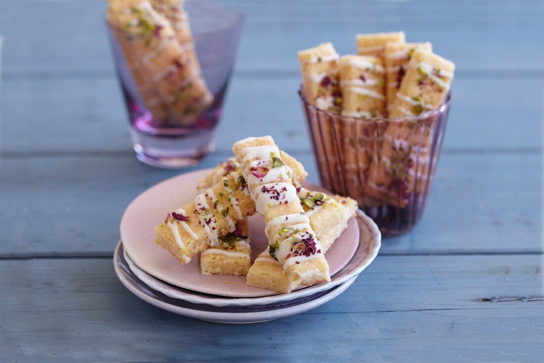 Shortcrust pastry sticks with hibiscus flowers and pistachio nuts