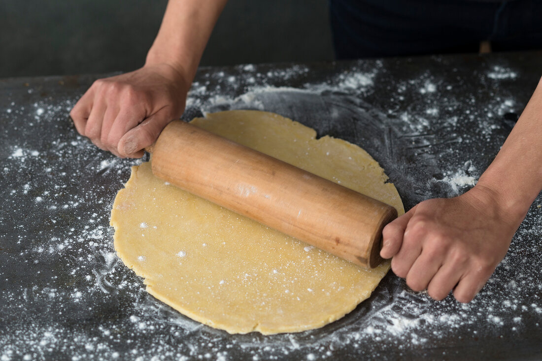 Quiches, Bunte Gemüsequiche, Step 5 : Teig rund ausrollen