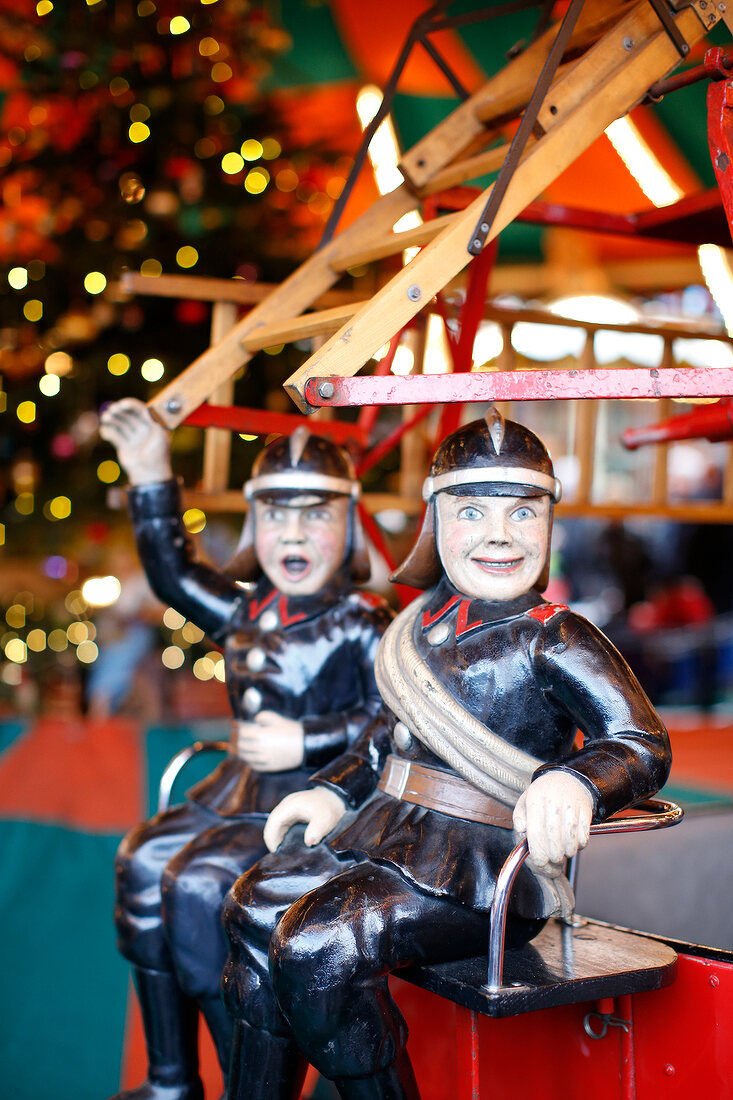 Weihnachtsmarkt auf dem Hamburger Rathausmarkt Hamburg Deutschland