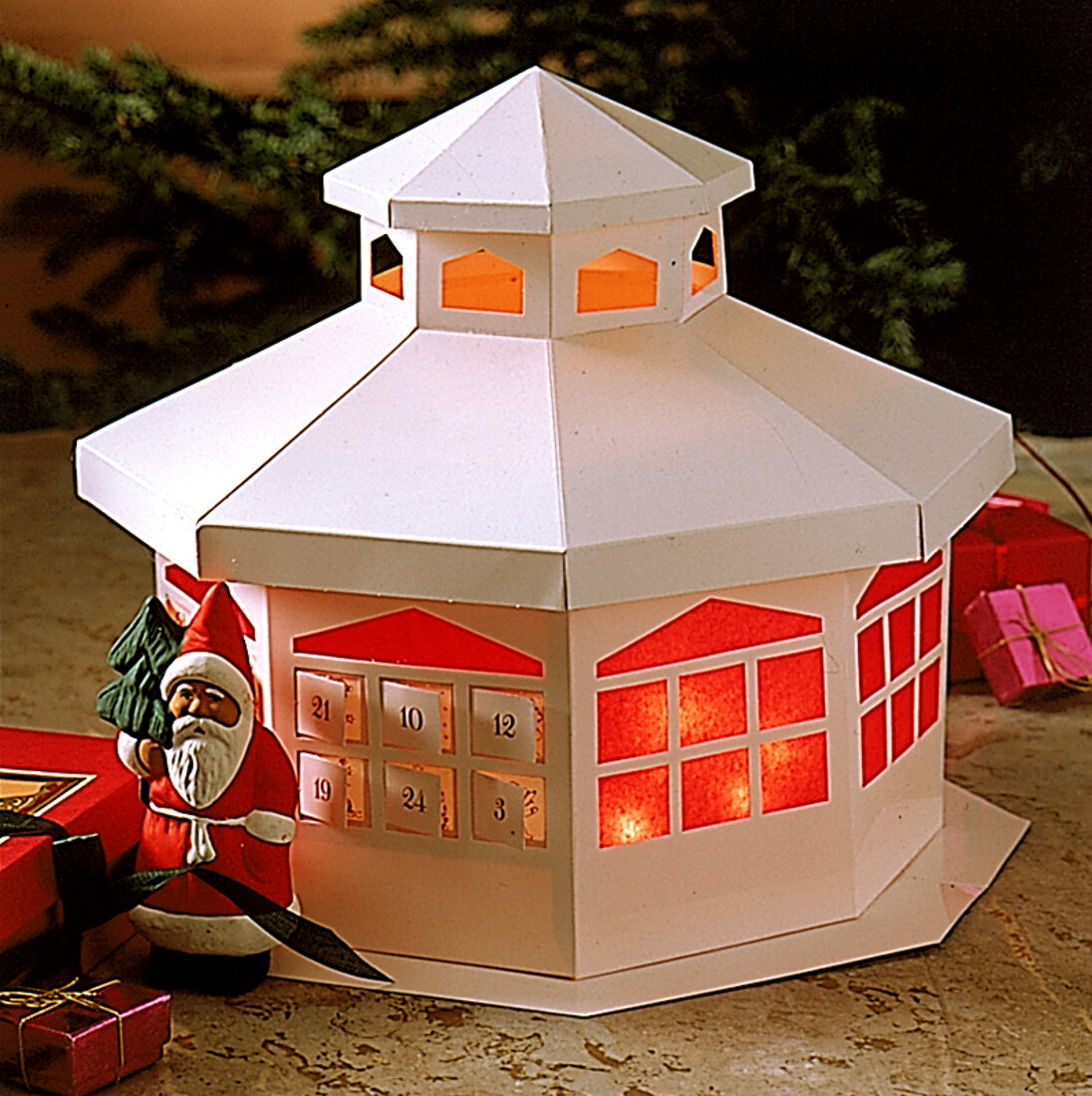 Adventskalender, Häuschen aus Pappe, beleuchtet, Weihnachtsmann