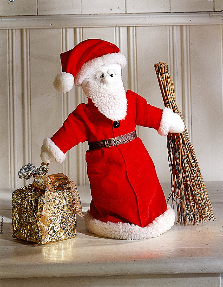 Weihnachtsmannfigur mit Samtmantel, Bart aus Wolle