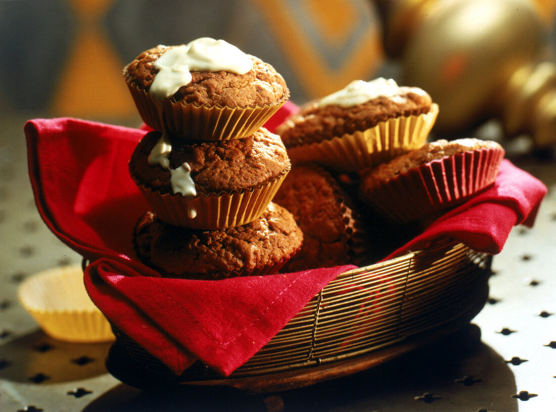 Schokomuffins mit weißer Glasur 