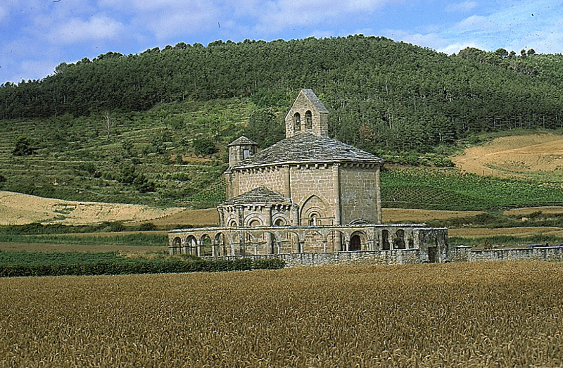 Jakobsweg: 800 Jahre alte romanische Kirche von Eunate. Navarra