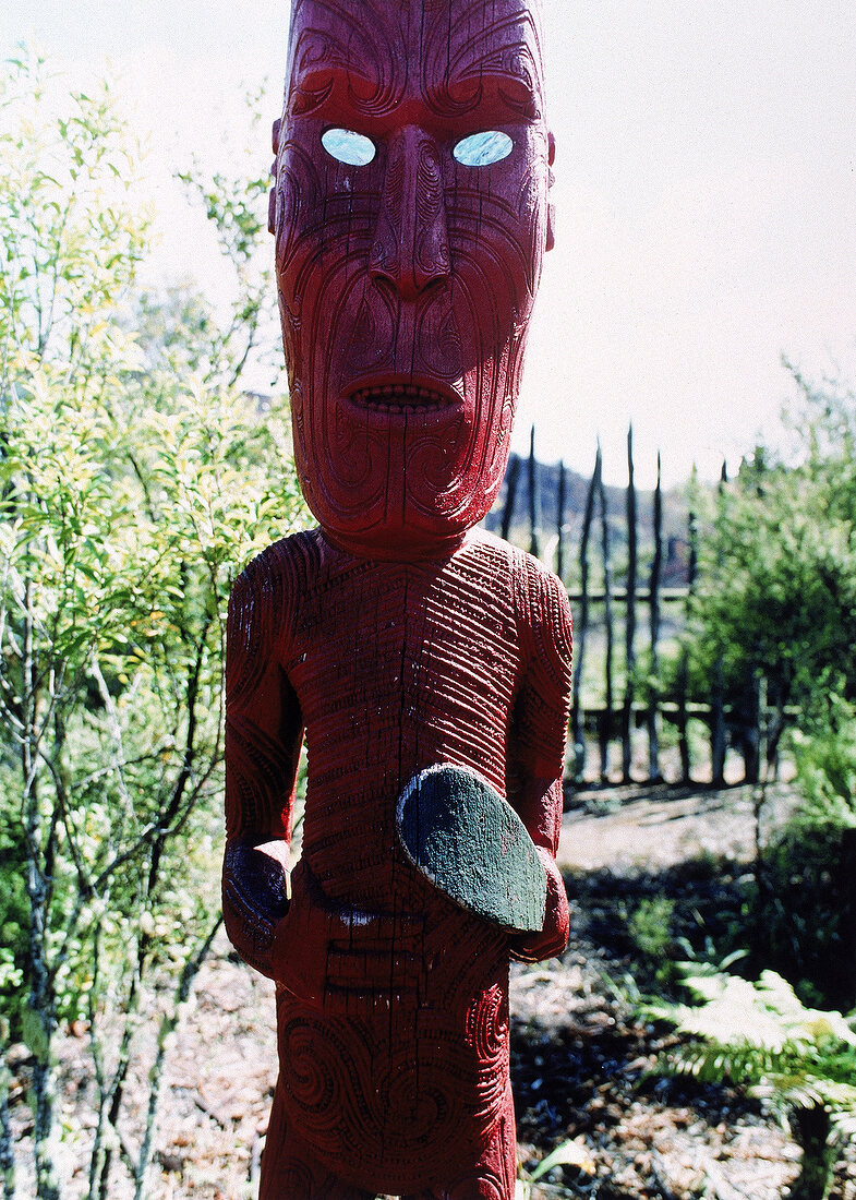 Geschnitzte Statue der Maori 
