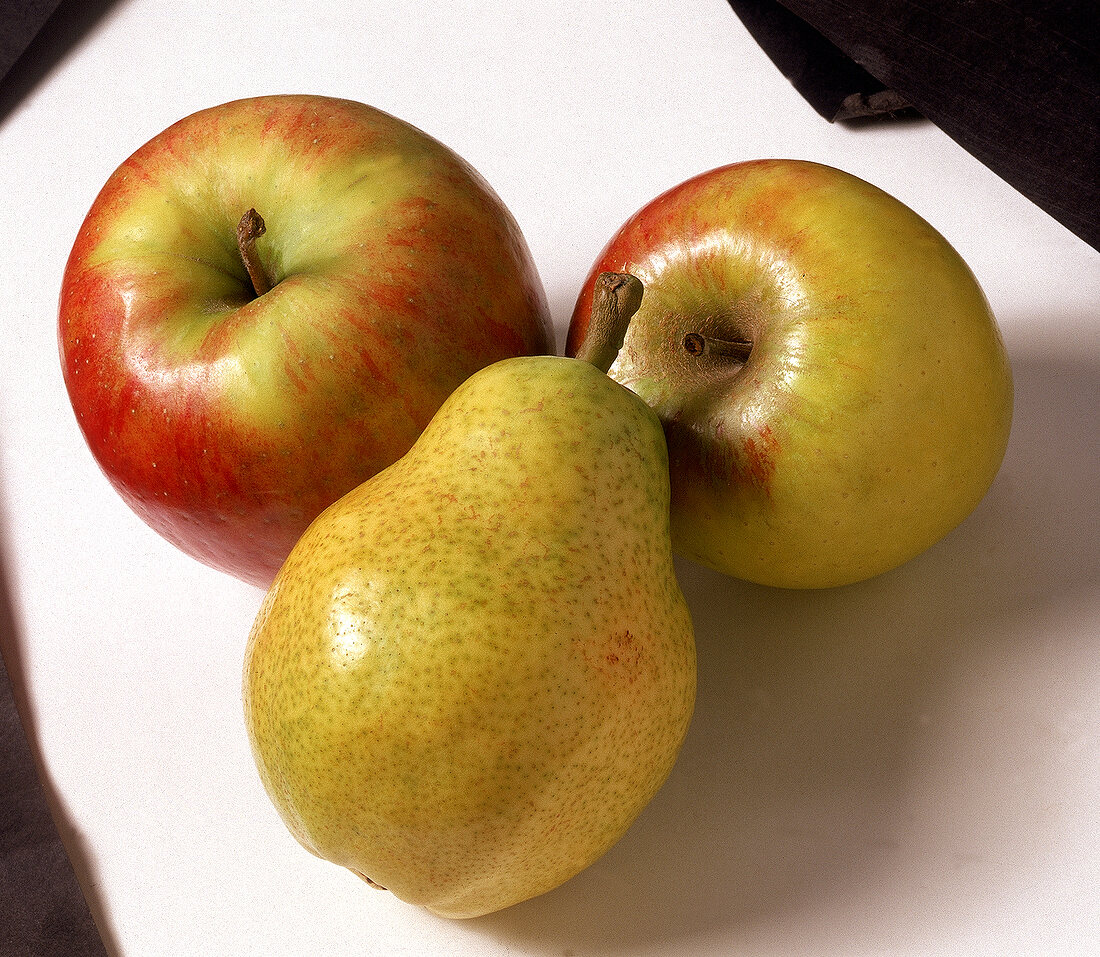 Zwei Äpfel und eine Birne 