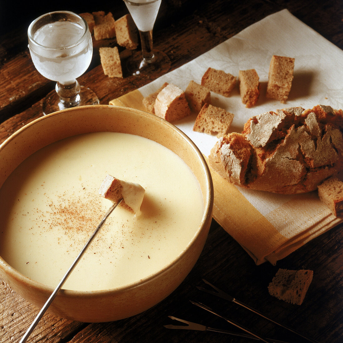 Zutaten für ein Käsefondue 