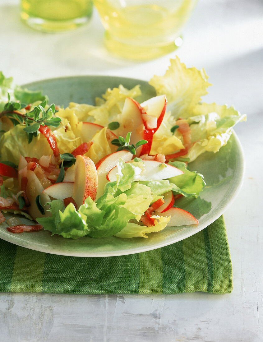 Endiviensalat mit Äpfeln 