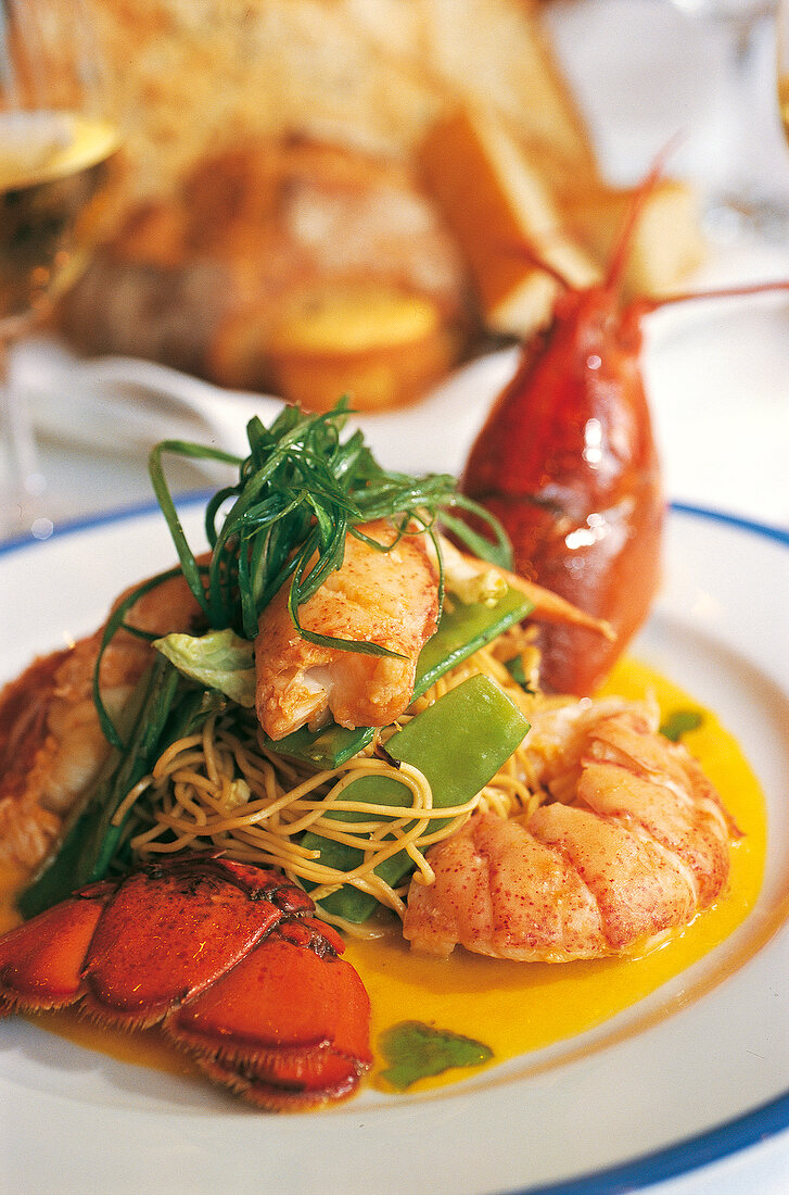"Shanghai Lobster"m. China-Spaghetti Sauce a. Curry u. Frühlingszwie