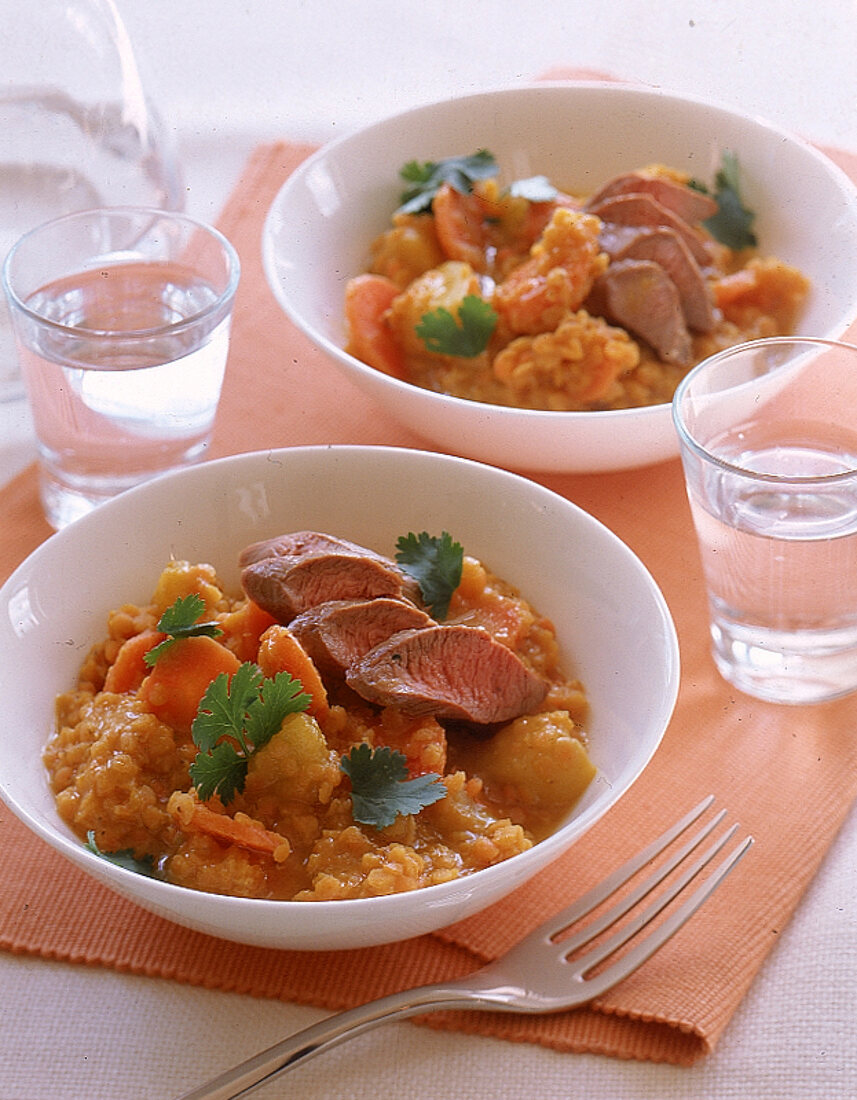 Lammcurry mit roten Linsen und Möhren