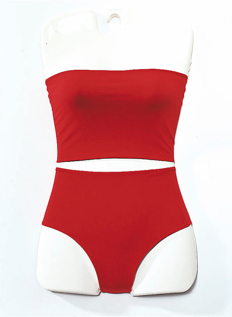 Roter Bikini mit grossem Top 