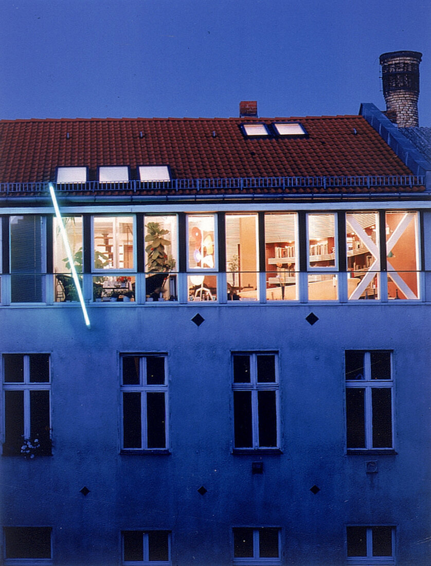 Blick durchs Fenster eines Hauses Stefan Sterfs Wohnung