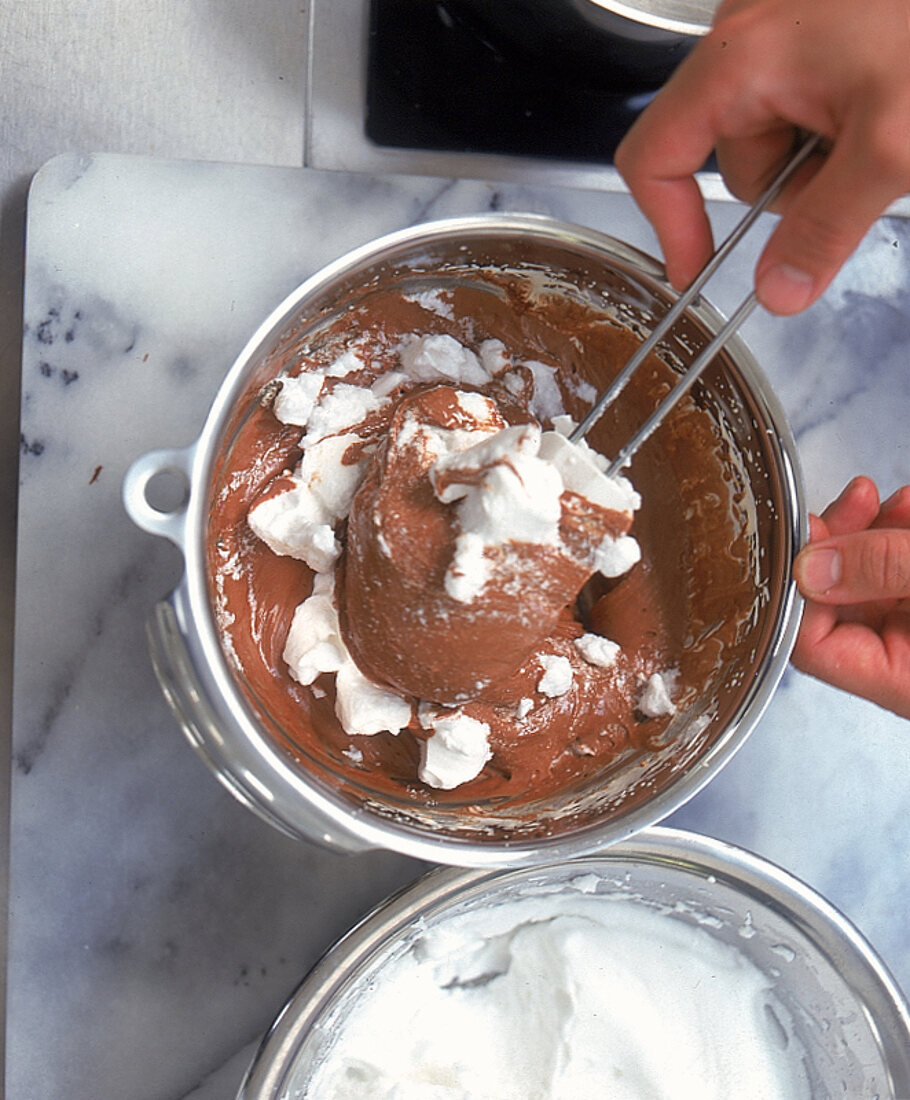 Eischnee unterheben, Step 7 für Mousse au chocolat