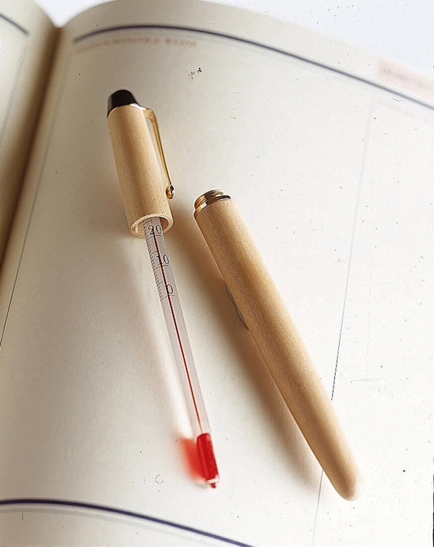 Weinthermometer in der Hülle eines Stiftes