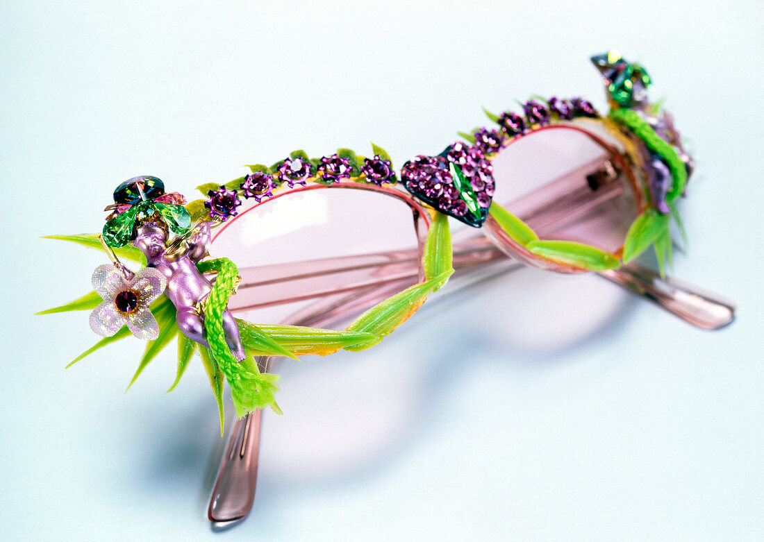 Sonnenbrille mit Herz aus Strass- Steinen, rosa Gläser / Fielmann