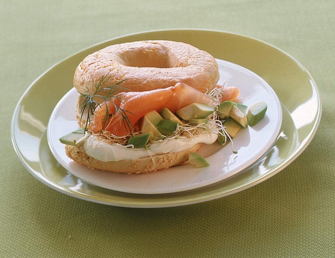 Gefüllte Bagels mit Lachs 