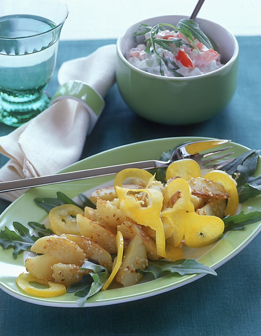 Sesamkartoffeln mit Gemüsequark 