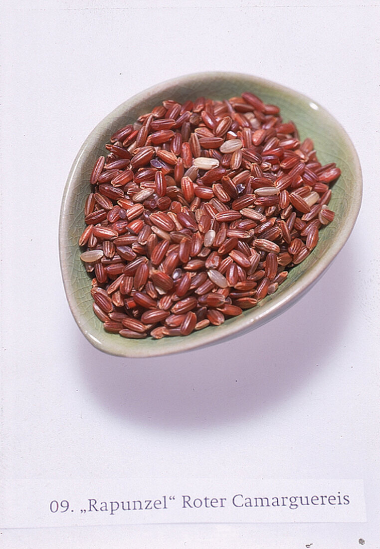 Roter Reis; rohe Körner in einer … – Buy image – 10059109 ❘