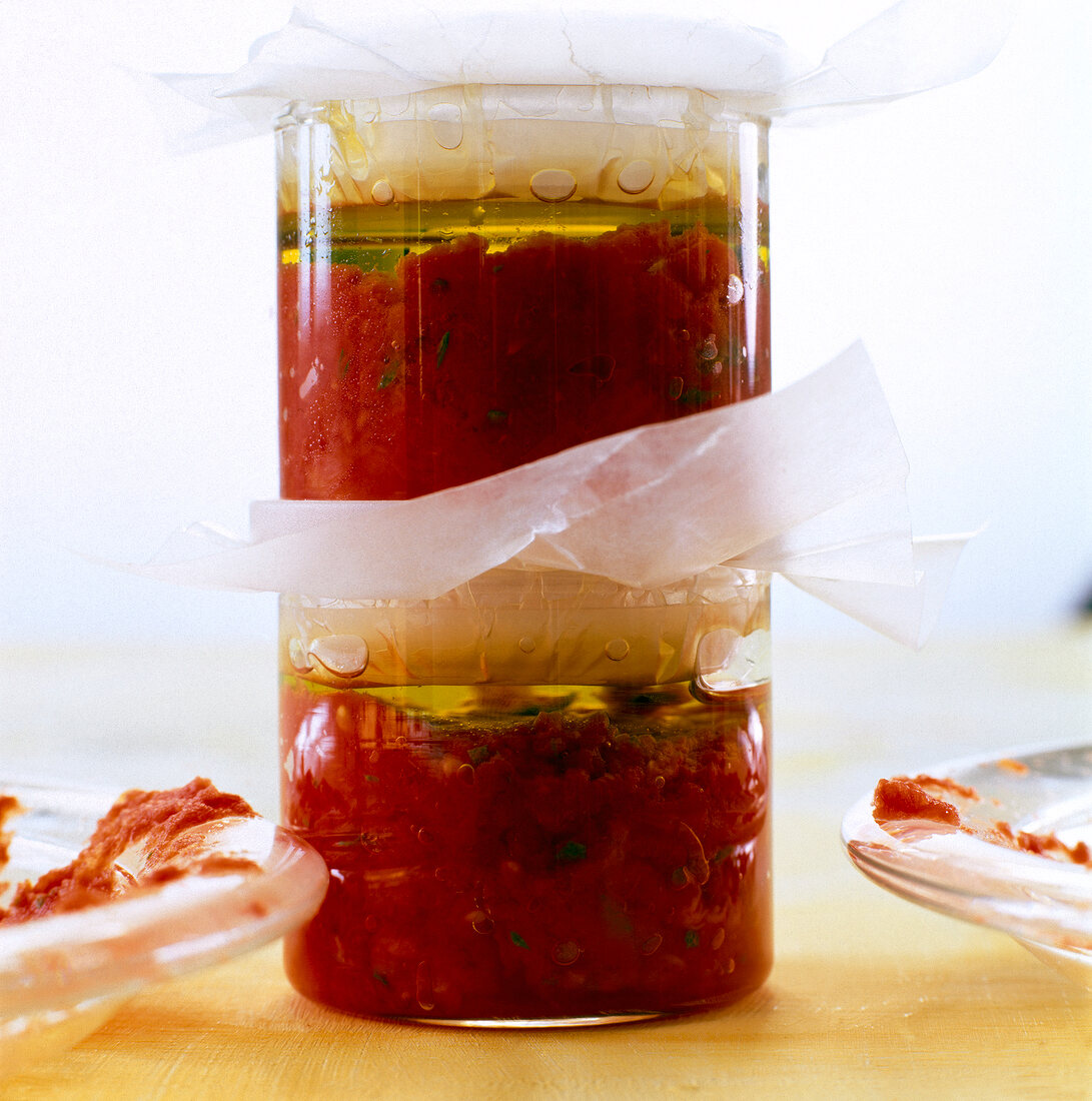 Getrocknete Tomatenpaste im Glas 