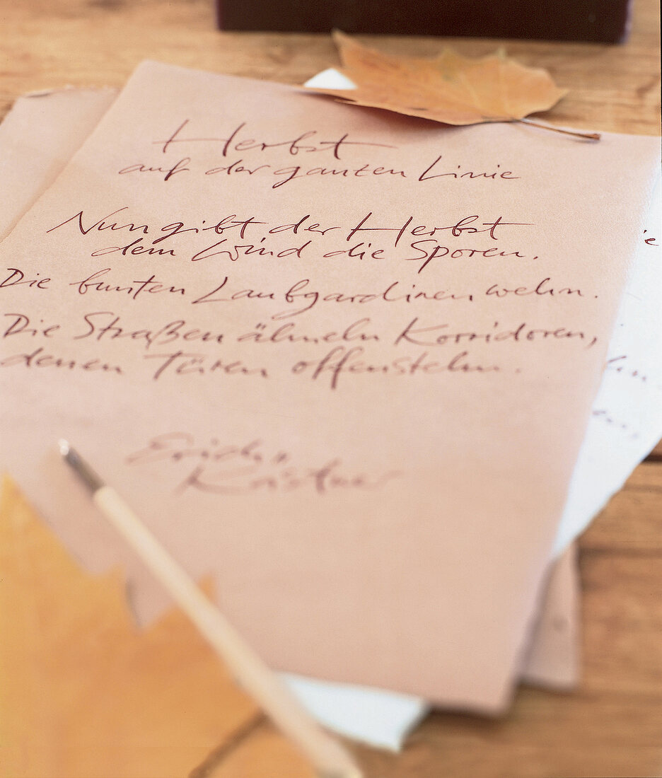 Edles Briefpapier mit handgeschriebenem Gedicht, Schreibfeder