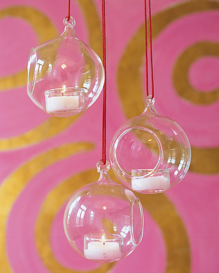 drei mundgeblasene Teelichthalter aus Glas zum Aufhängen