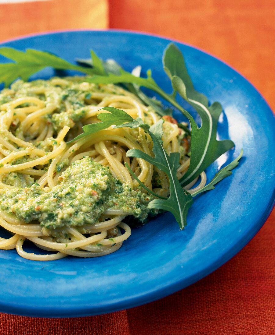 Spaghetti mit Rucola-Walnuss-Sauce 