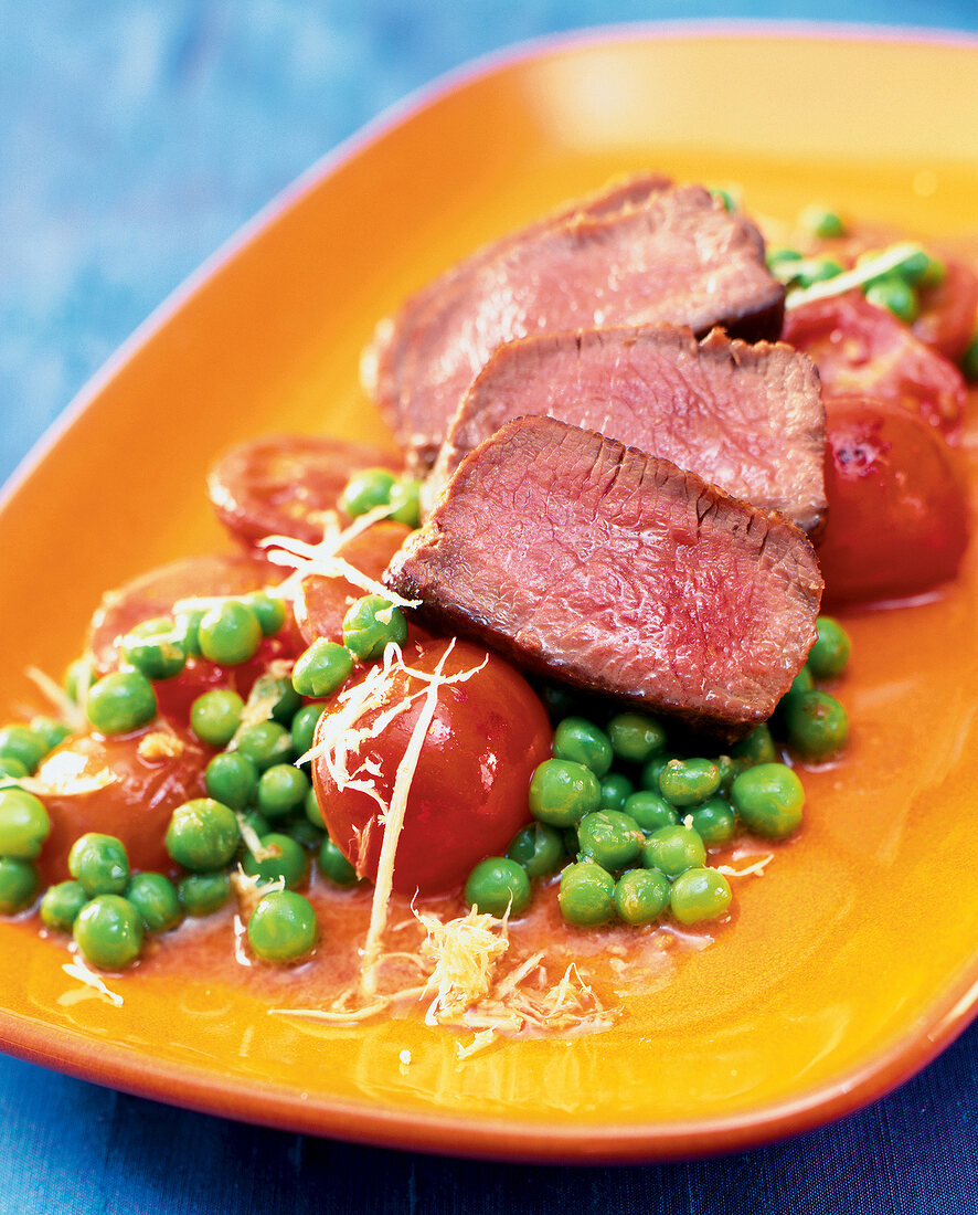 Lammfilet mit Meeretich-Erbsen und Tomaten