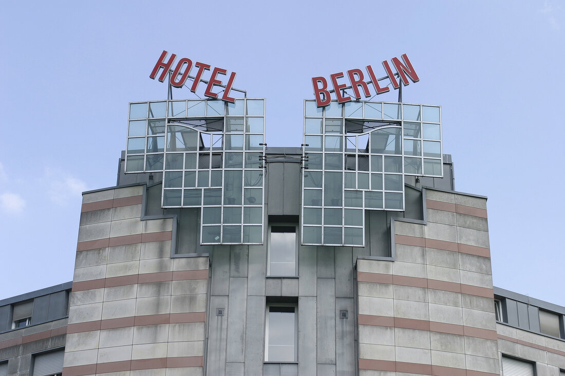 Hotel Berlin in Hamburg Schriftzug Außenansicht