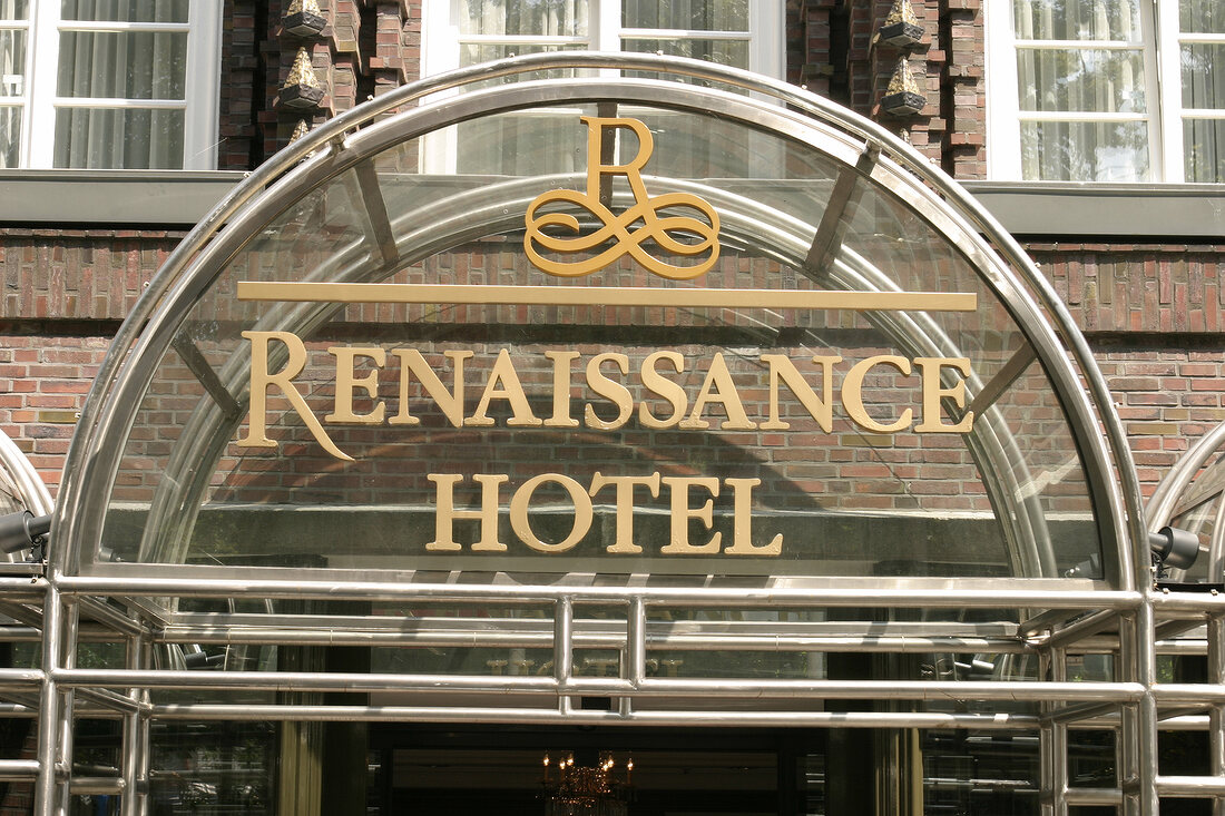 Renaissance-Hotel-Hamburg Gebaeudefassade Gebäudefassade