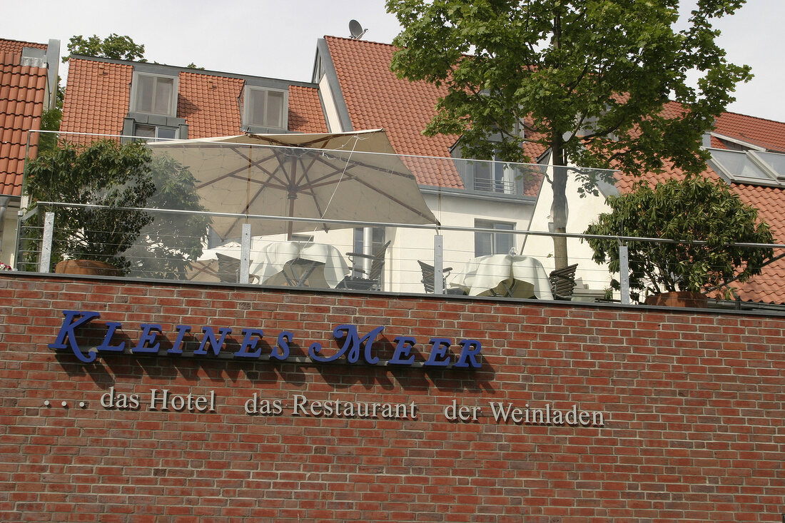 Kleines Meer-Hotel in Waren aussen