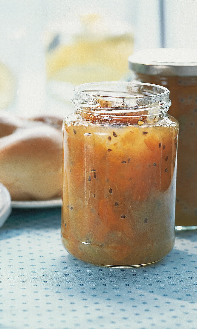 Aprikosen - Stachenbeer - Konfitüre im Glas