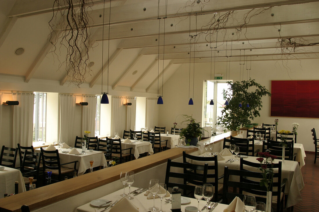 Kleines Meer Restaurant im gleichnamigen Hotel in Waren innen