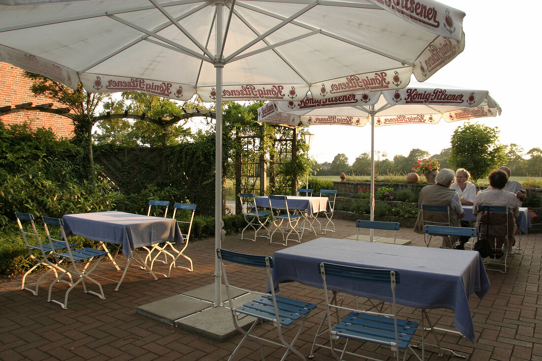 Zum Schinkenkrug-Hotel mit Restaurant in Blunk