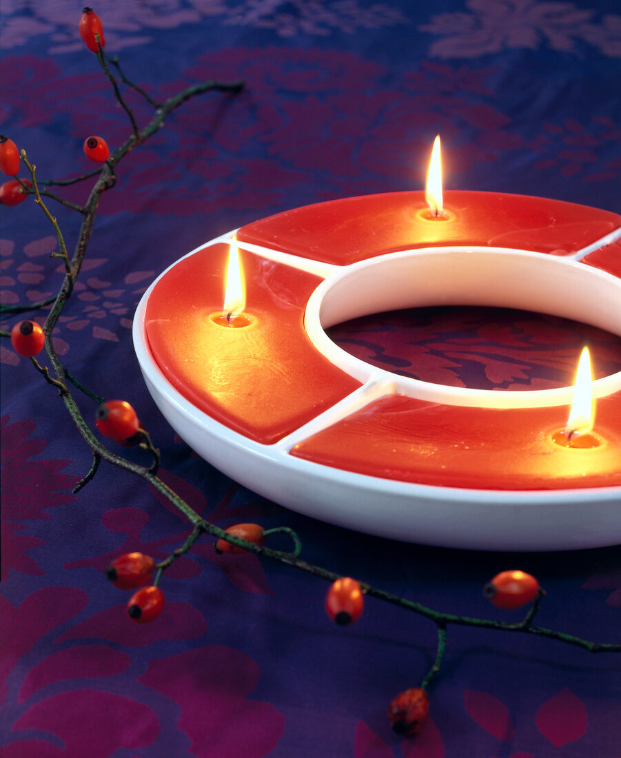 Moderner Adventkranz - Keramikring mit Kerzenwachs gefüllt
